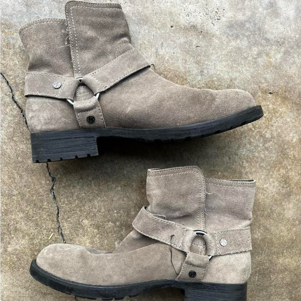 Heel boots